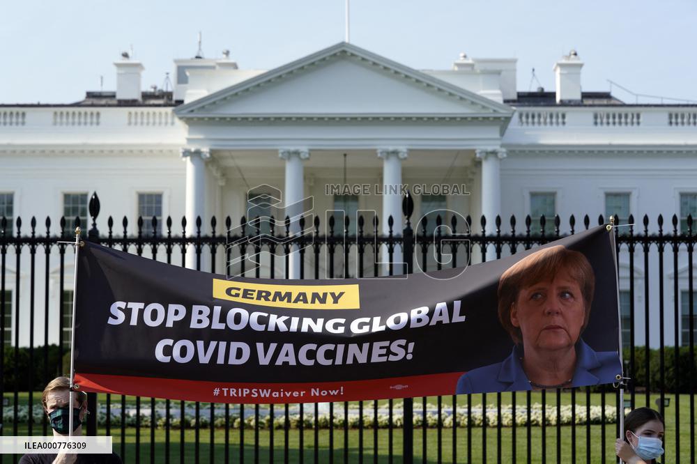 Protest ageinst Angela Merkel visit - Washington