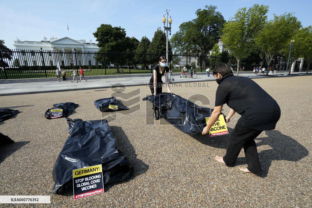 Protest ageinst Angela Merkel visit - Washington