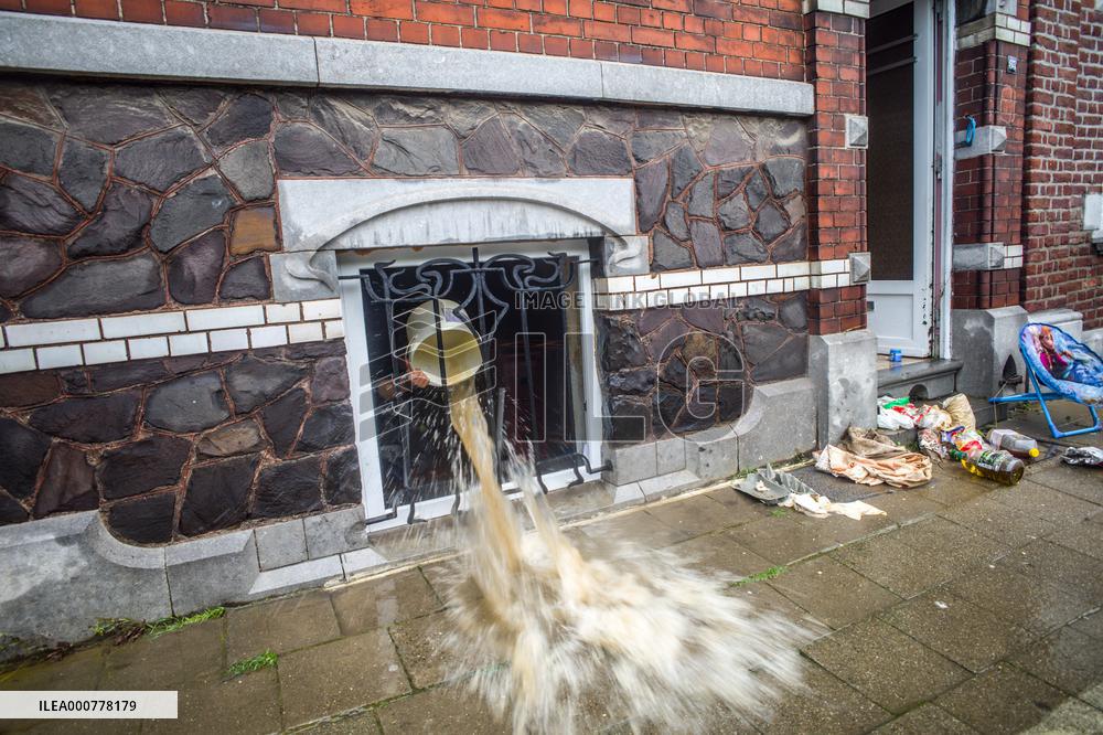 Residents Asked To Quit Flood-Threatened Riverfront - Liege