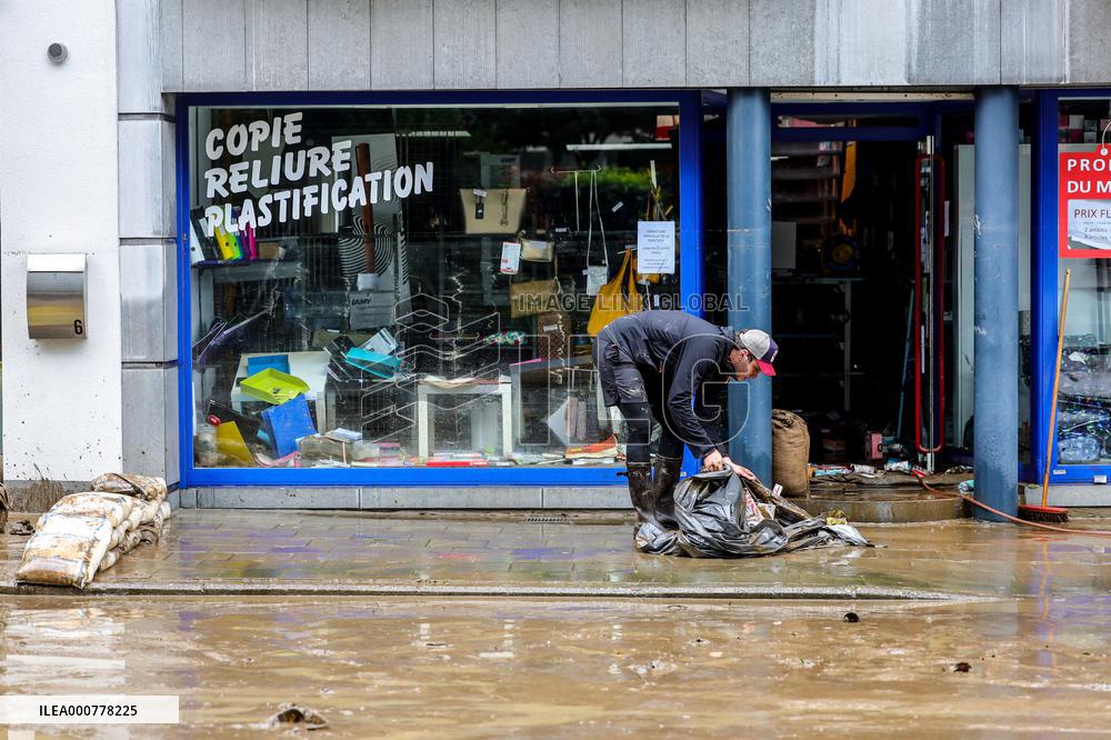 Residents Asked To Quit Flood-Threatened Riverfront - Liege
