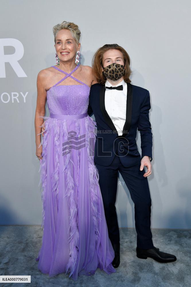 Cannes - Amfar Party Photocall