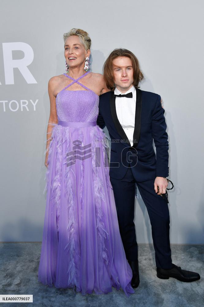 Cannes - Amfar Party Photocall