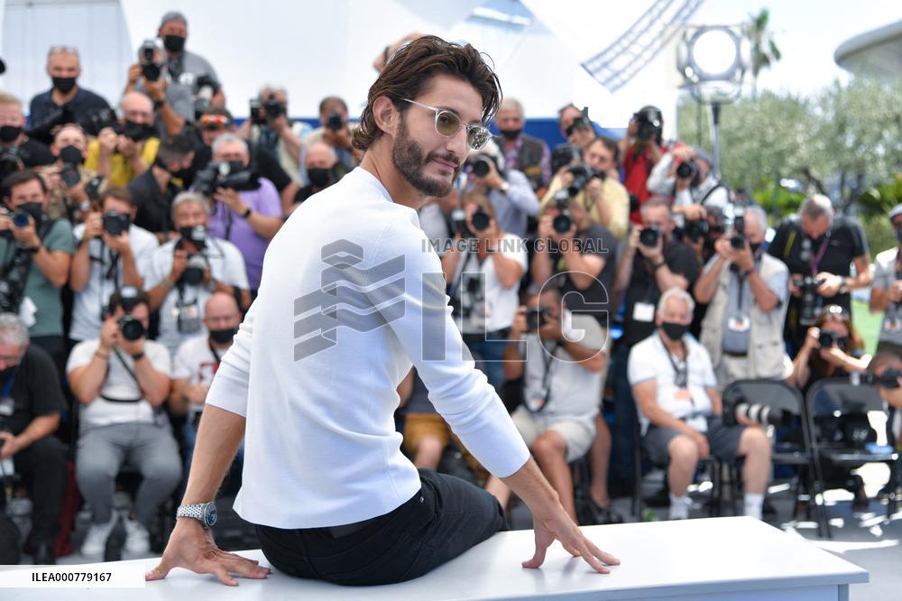 Cannes - OSS 117 Alerte Rouge En Afrique Noire Photocall