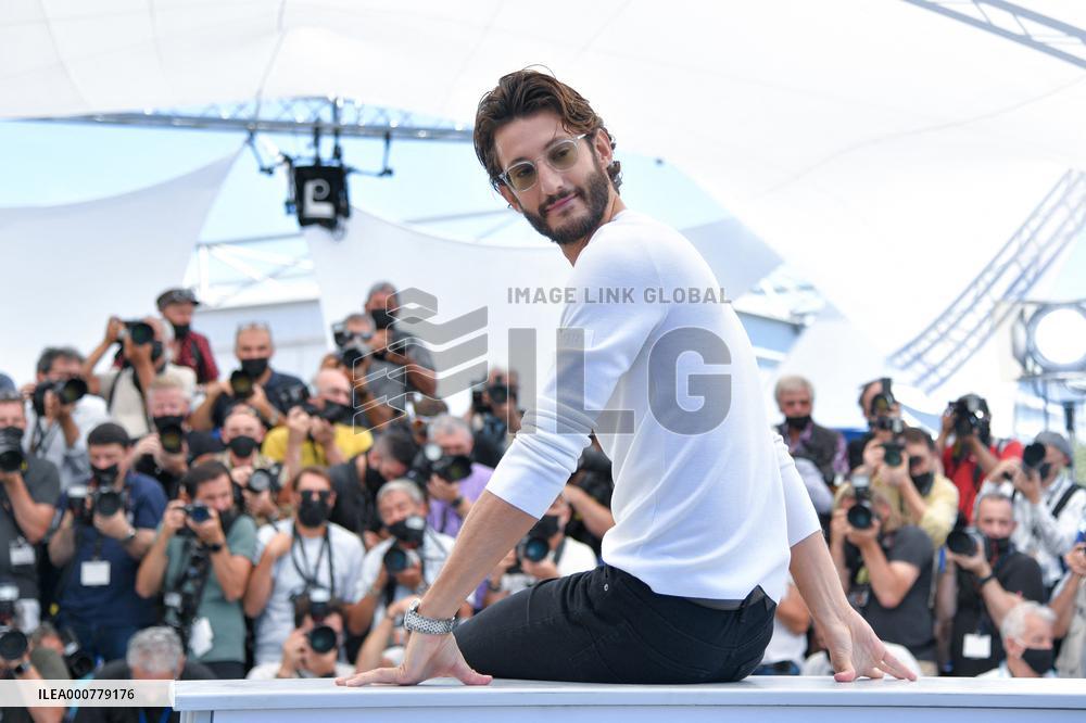 Cannes - OSS 117 Alerte Rouge En Afrique Noire Photocall