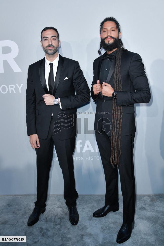 Cannes - Amfar Party Photocall