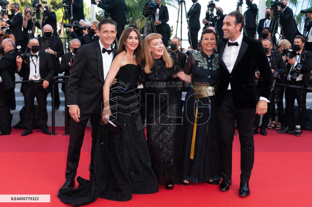 OSS 117 and closing ceremony NG