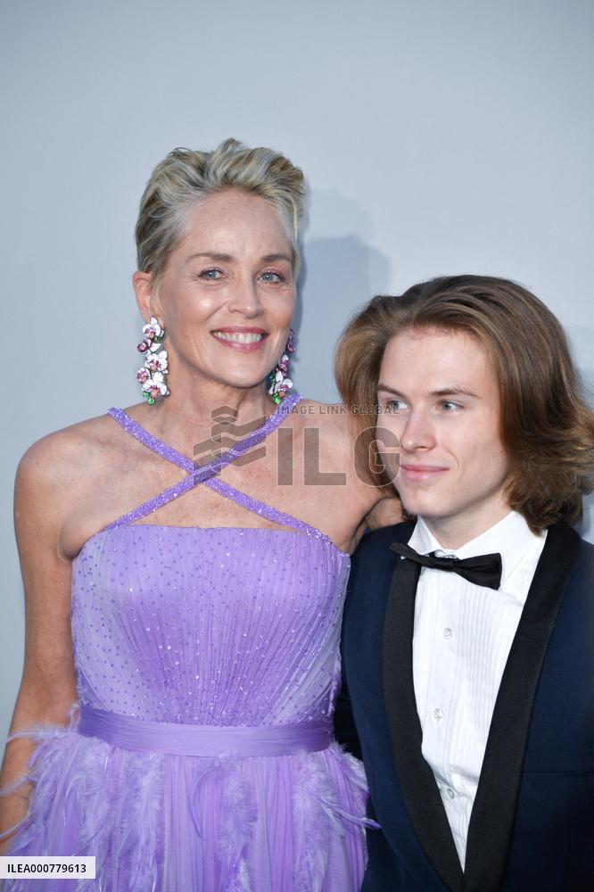 Cannes - Amfar Party Photocall