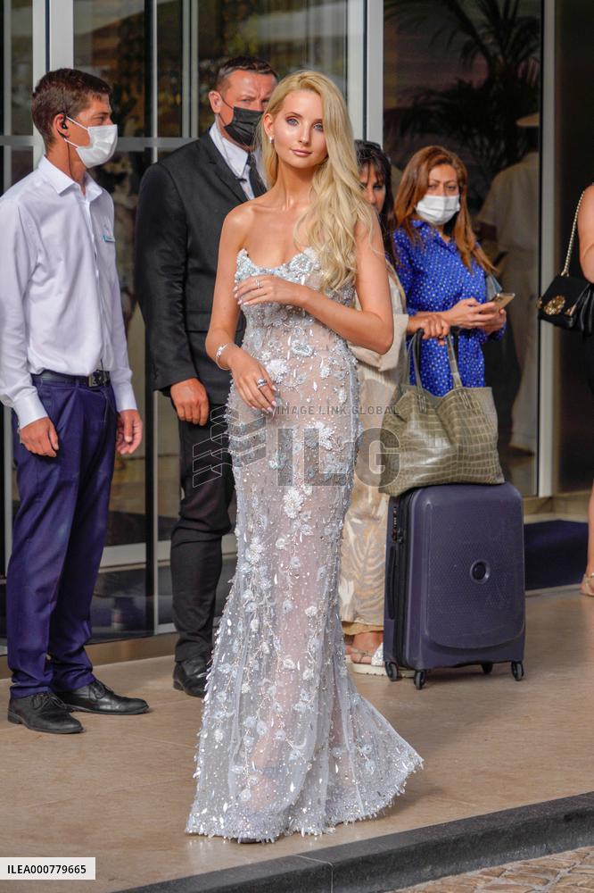 Cannes - Anna Hiltrop At Hotel Martinez