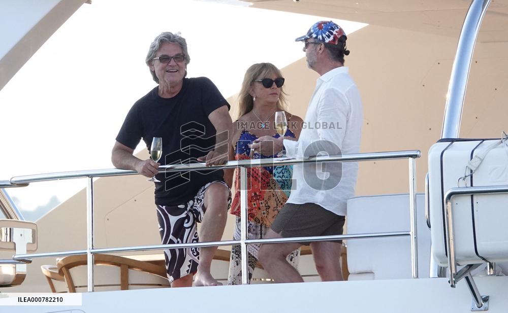 Kurt Russell And Goldie Hawn Partying - St Tropez