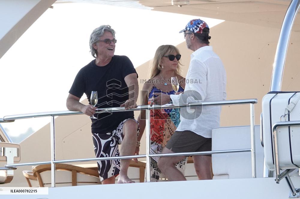 Kurt Russell And Goldie Hawn Partying - St Tropez