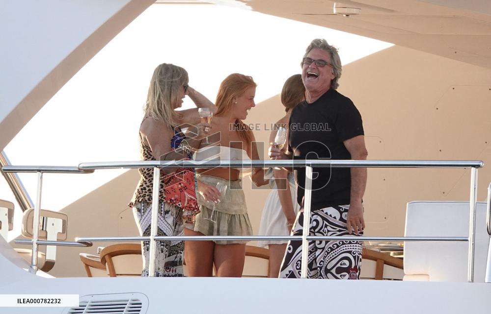 Kurt Russell And Goldie Hawn Partying - St Tropez