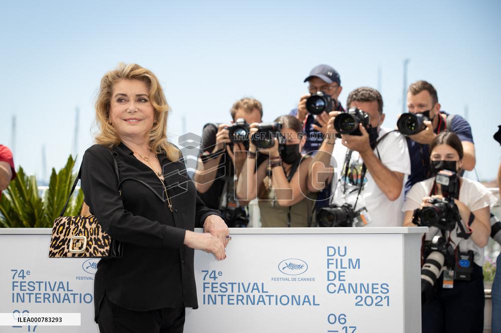 Cannes - De Son Vivant Photocall