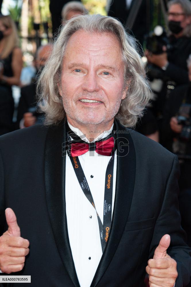 Three Floors Red Carpet NG