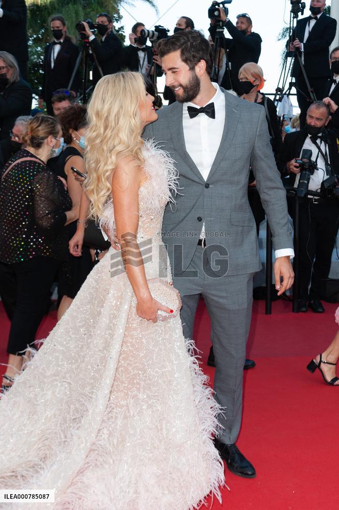 Three Floors Red Carpet NG