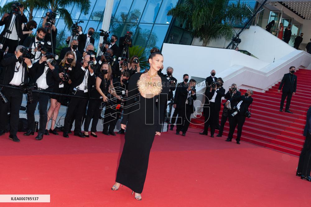 Three Floors Red Carpet NG