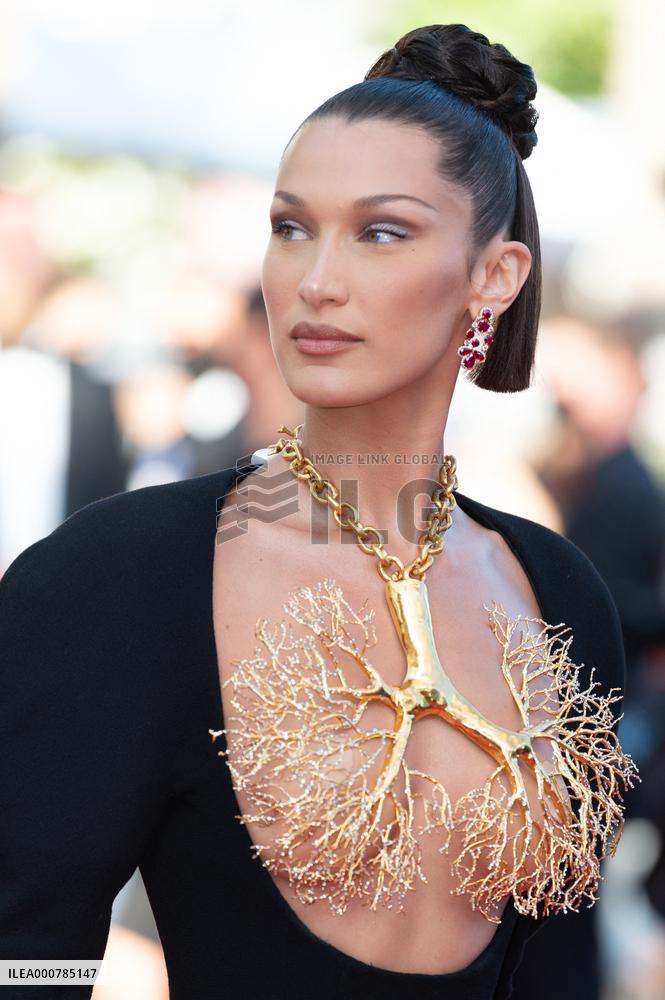 Three Floors Red Carpet NG