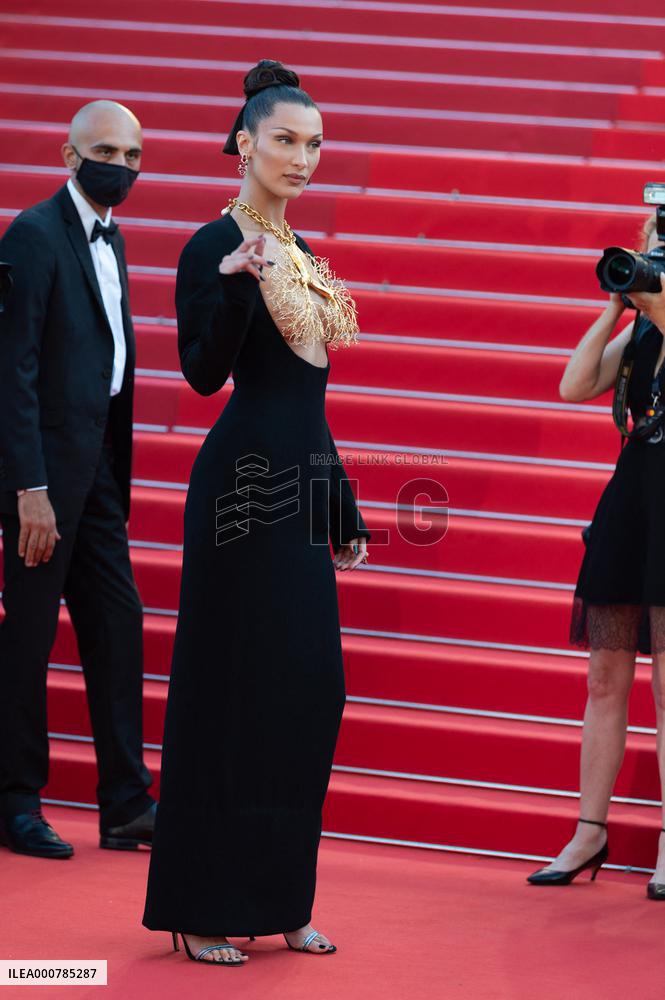Three Floors Red Carpet NG