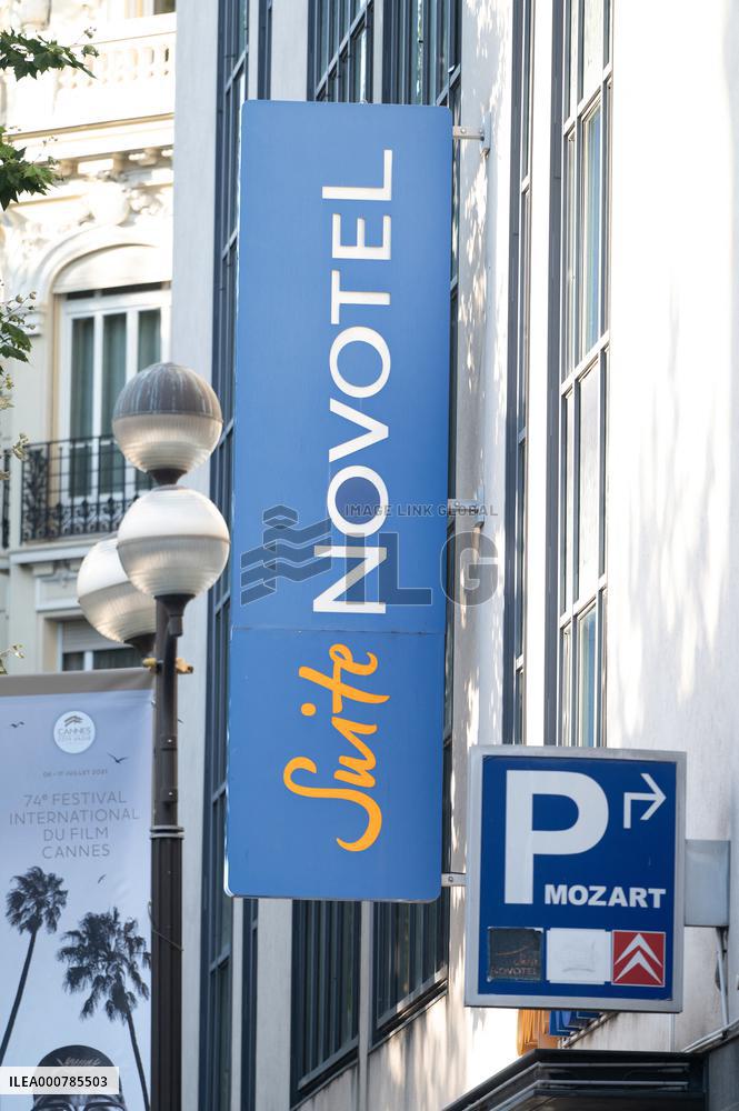 Shop Signs - Cannes