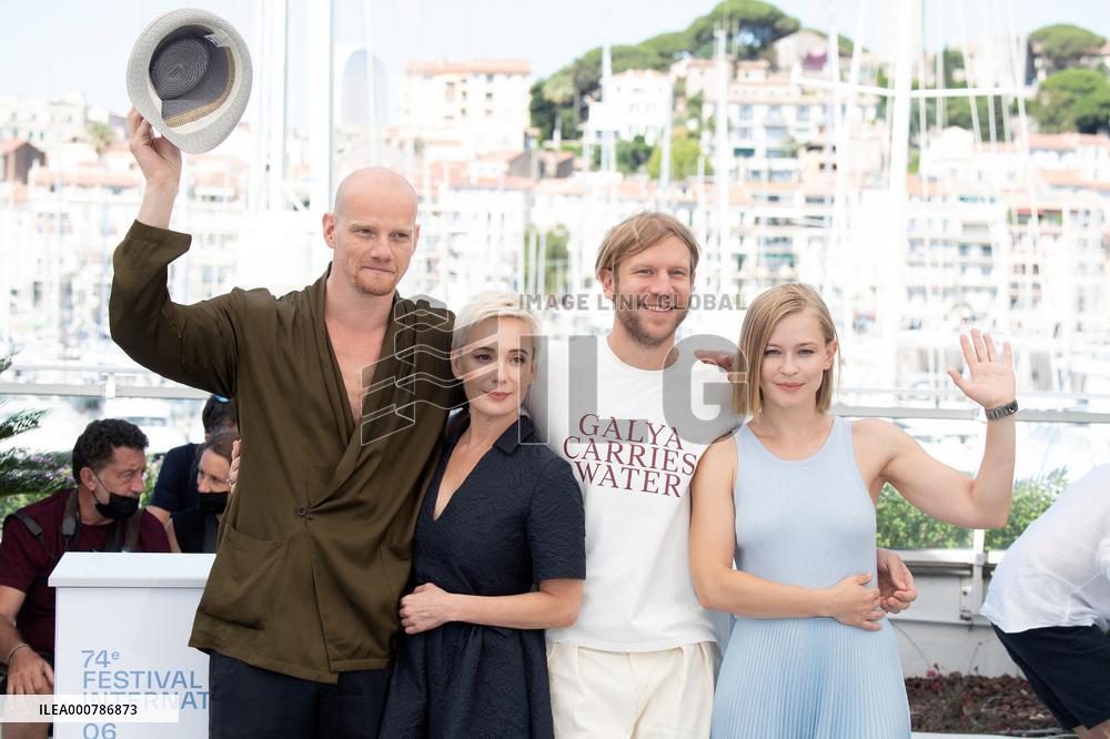 Cannes-Petrov s Flu-Photocall