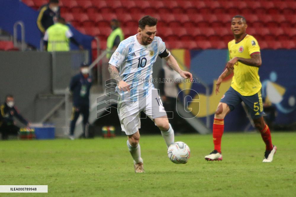 Copa America - Argentina v Colombia