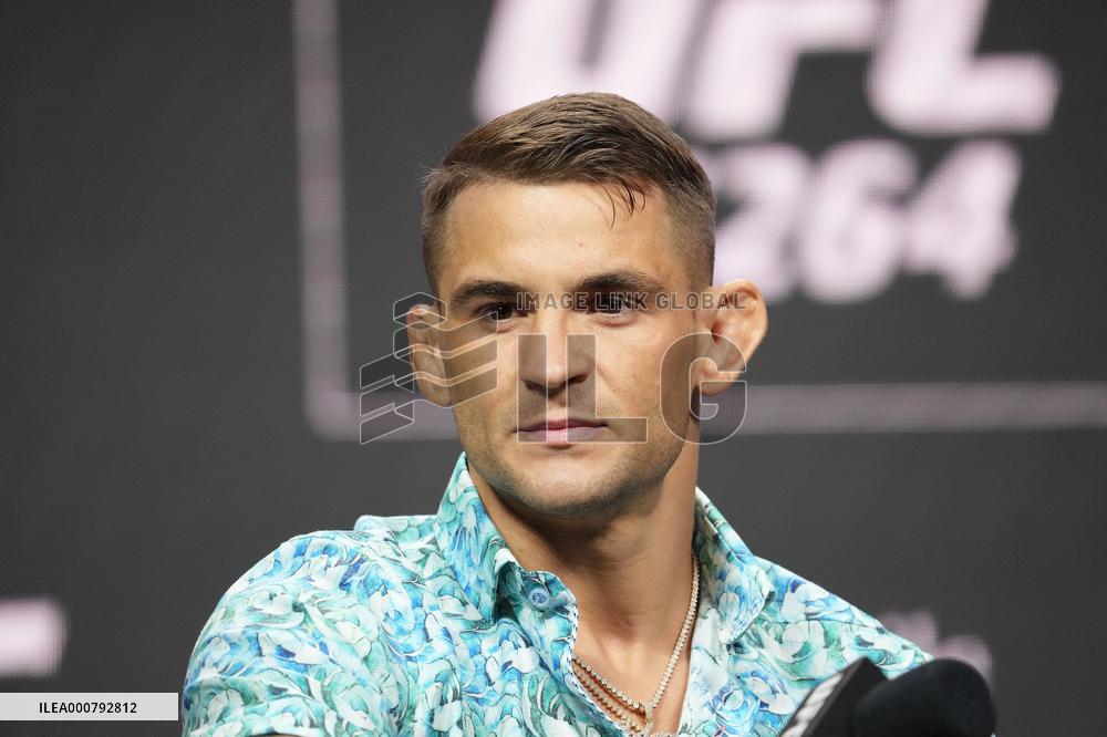 Conor McGregor & Dustin Poirier Face Off - Las Vegas