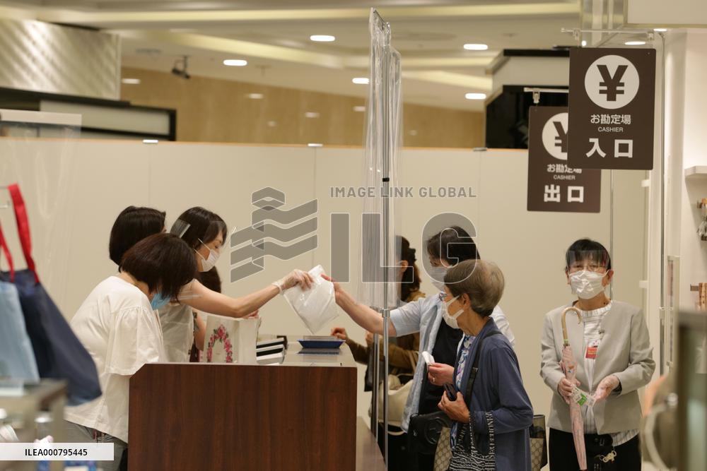 Yokohama Takashimaya started to expand some sales areas from self-restraint