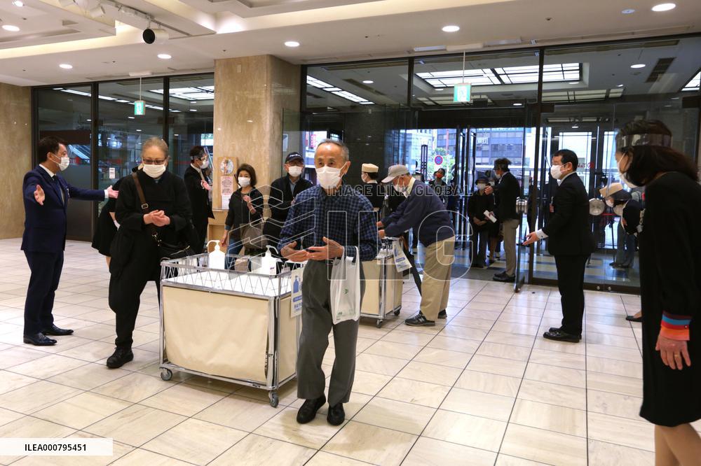 Yokohama Takashimaya started to expand some sales areas from self-restraint