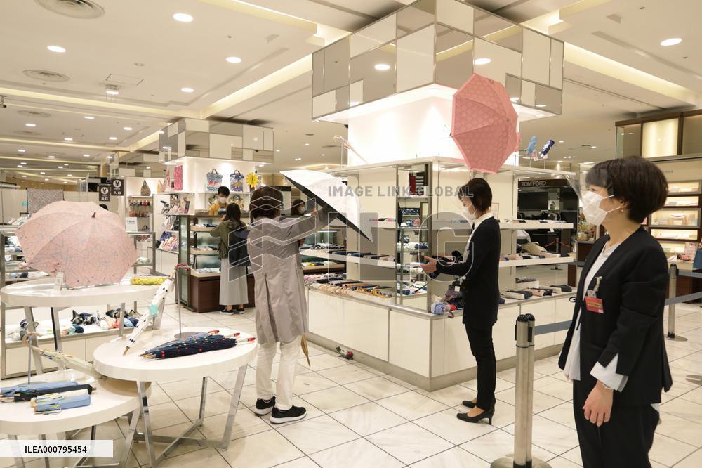Yokohama Takashimaya started to expand some sales areas from self-restraint