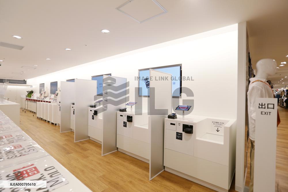Unmanned cash register at UNIQLO Harajuku store