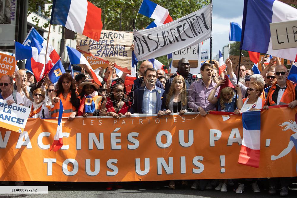 Les Patriotes protest against the Sanitary Pass - Paris