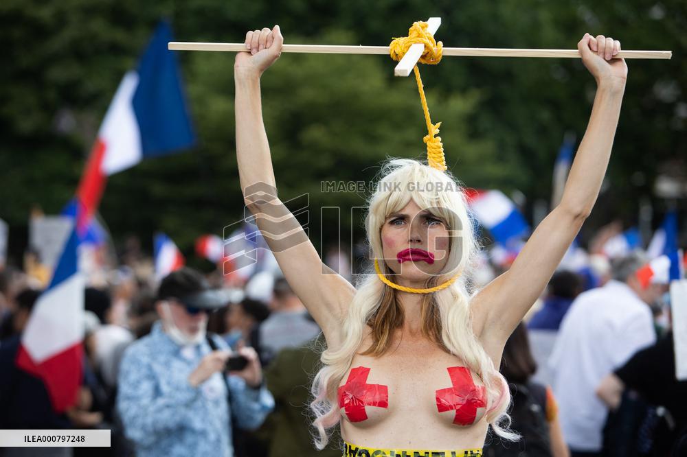 Les Patriotes protest against the Sanitary Pass - Paris