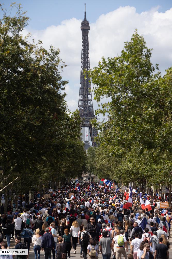 Les Patriotes protest against the Sanitary Pass - Paris