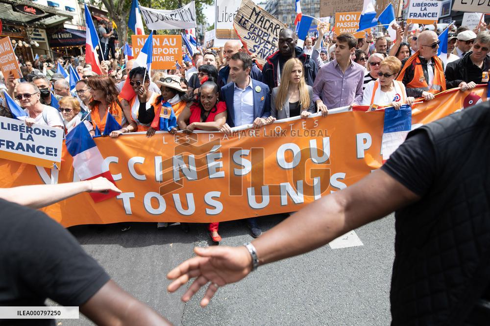 Les Patriotes protest against the Sanitary Pass - Paris