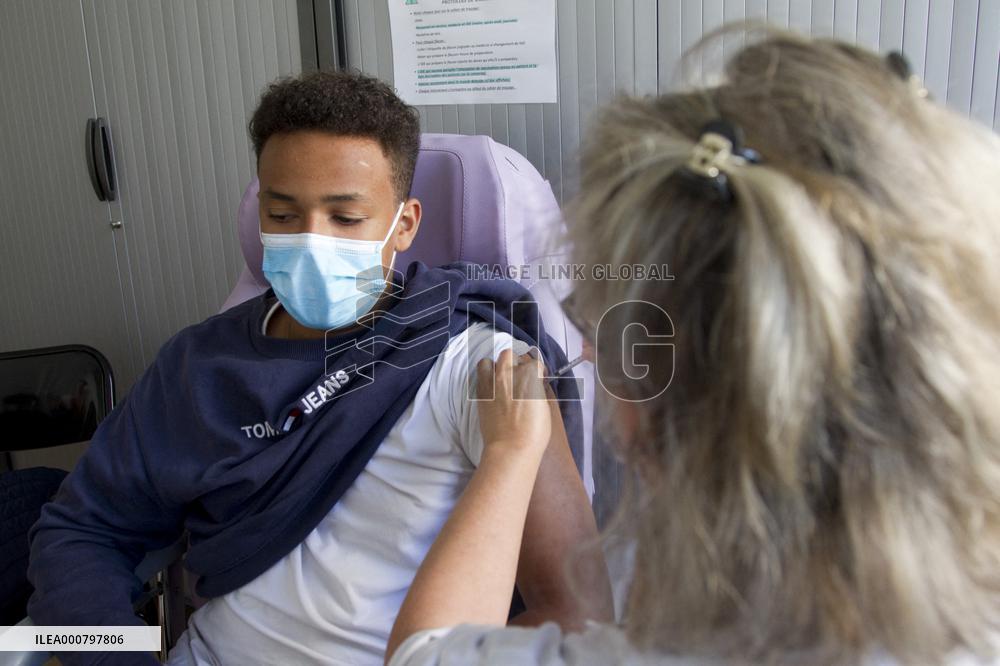 Vaccination Center During Summer Holiday - Briancon