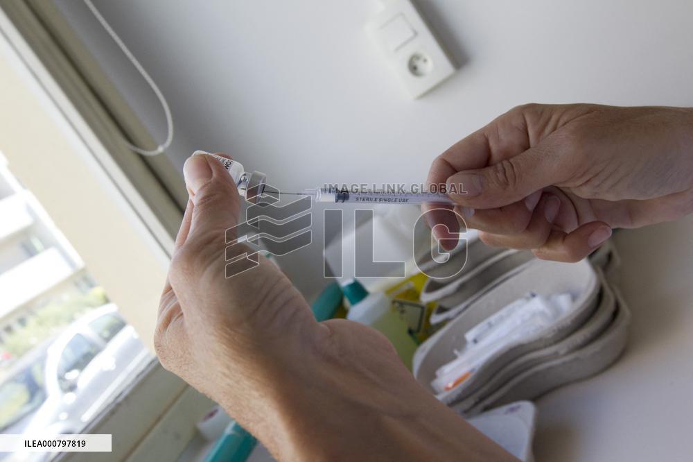 Vaccination Center During Summer Holiday - Briancon