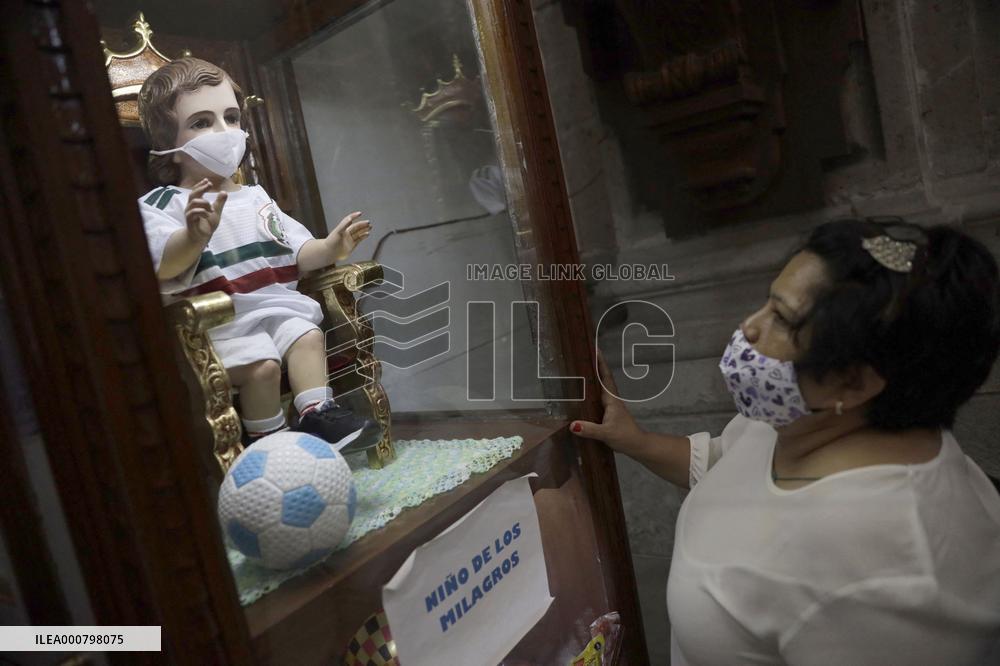 Faithfuls Pray For Olympian Football Team - Mexico