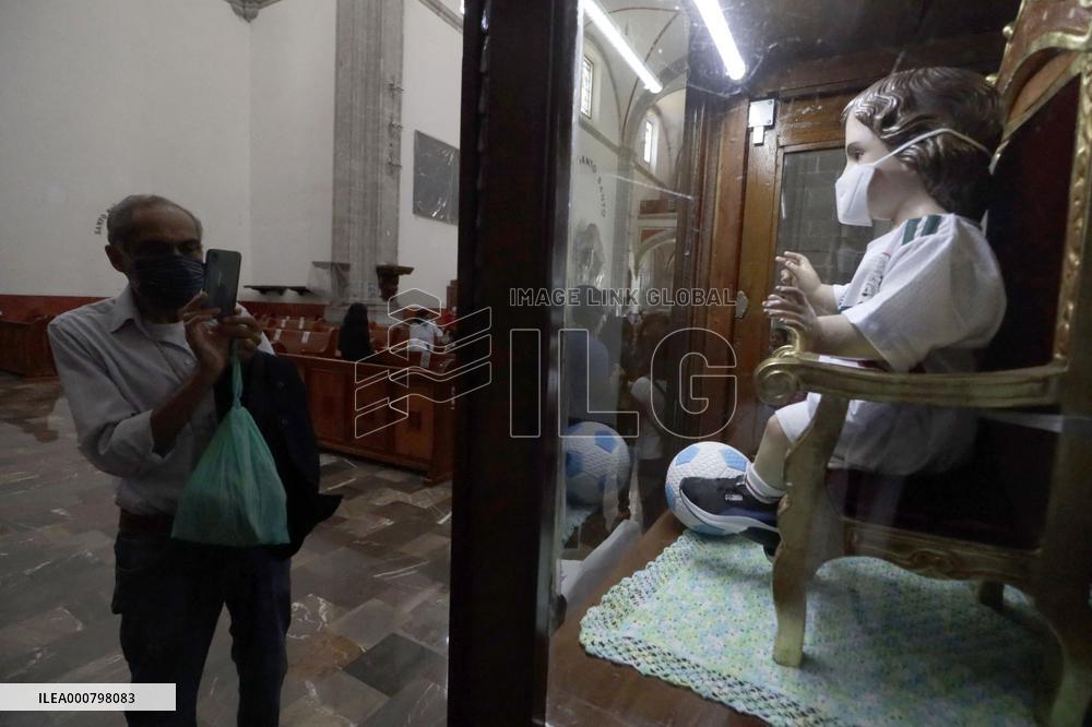 Faithfuls Pray For Olympian Football Team - Mexico