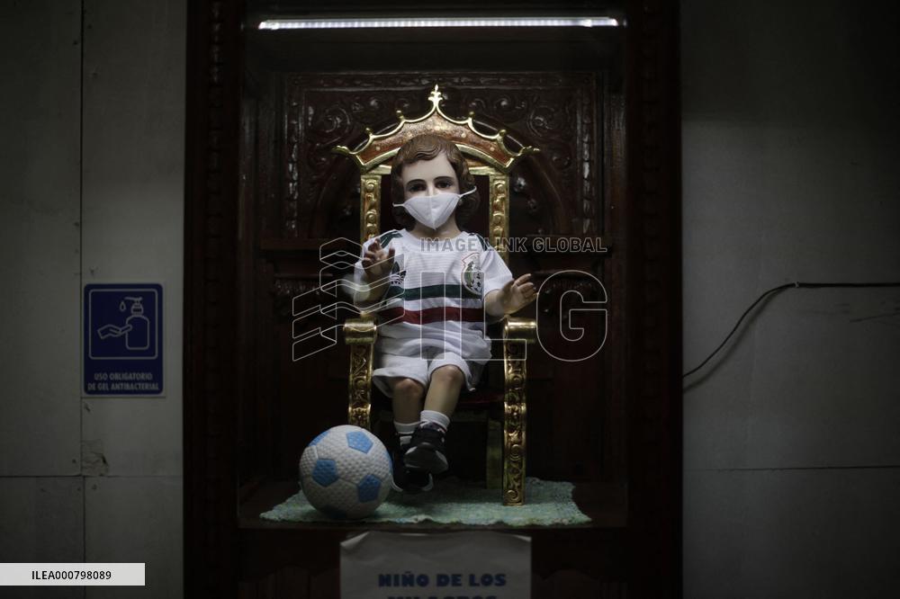 Faithfuls Pray For Olympian Football Team - Mexico