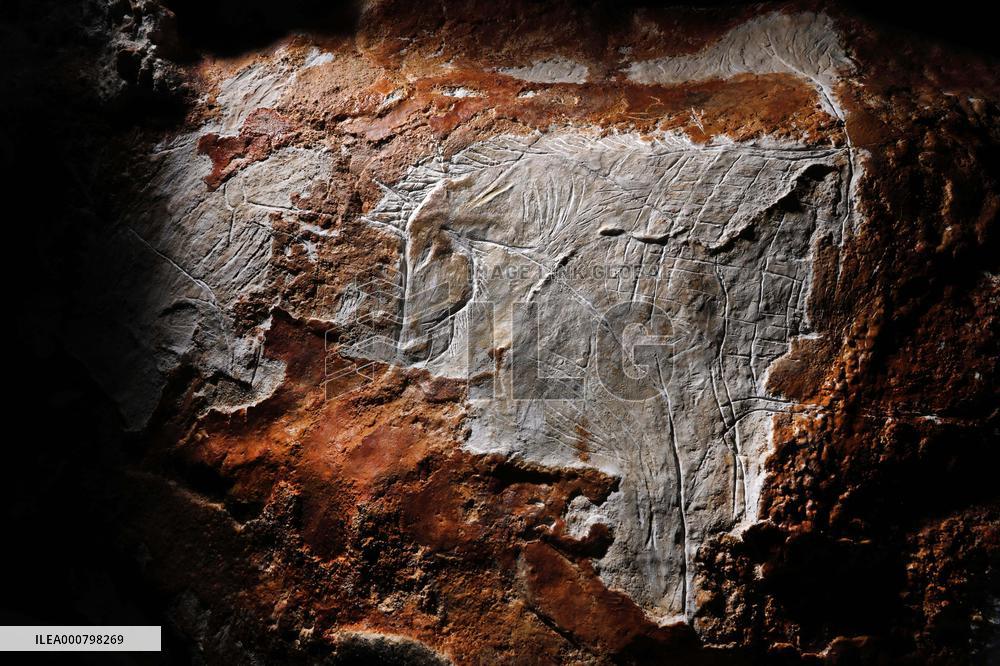 Construction Of Prehistoric Cosquer Cave 2 - Montignac