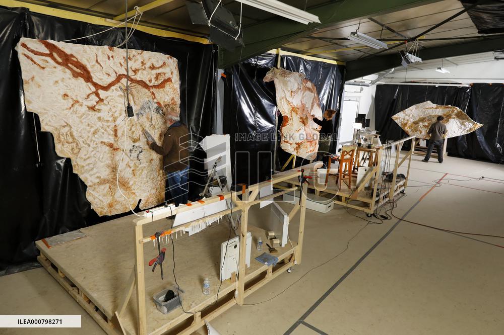 Construction Of Prehistoric Cosquer Cave 2 - Montignac