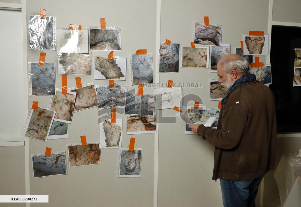 Construction Of Prehistoric Cosquer Cave 2 - Montignac