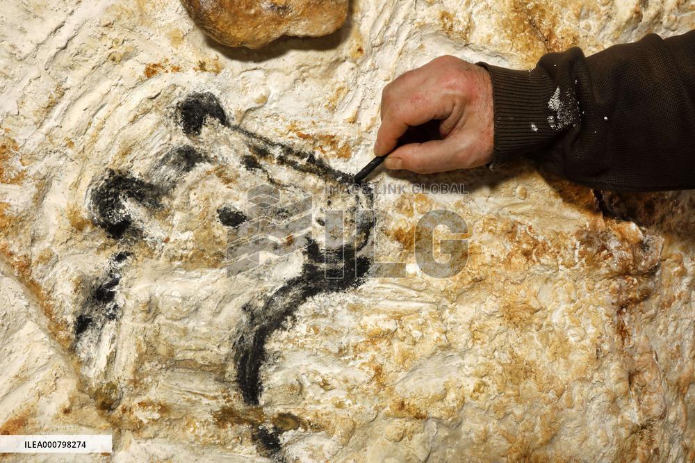 Construction Of Prehistoric Cosquer Cave 2 - Montignac