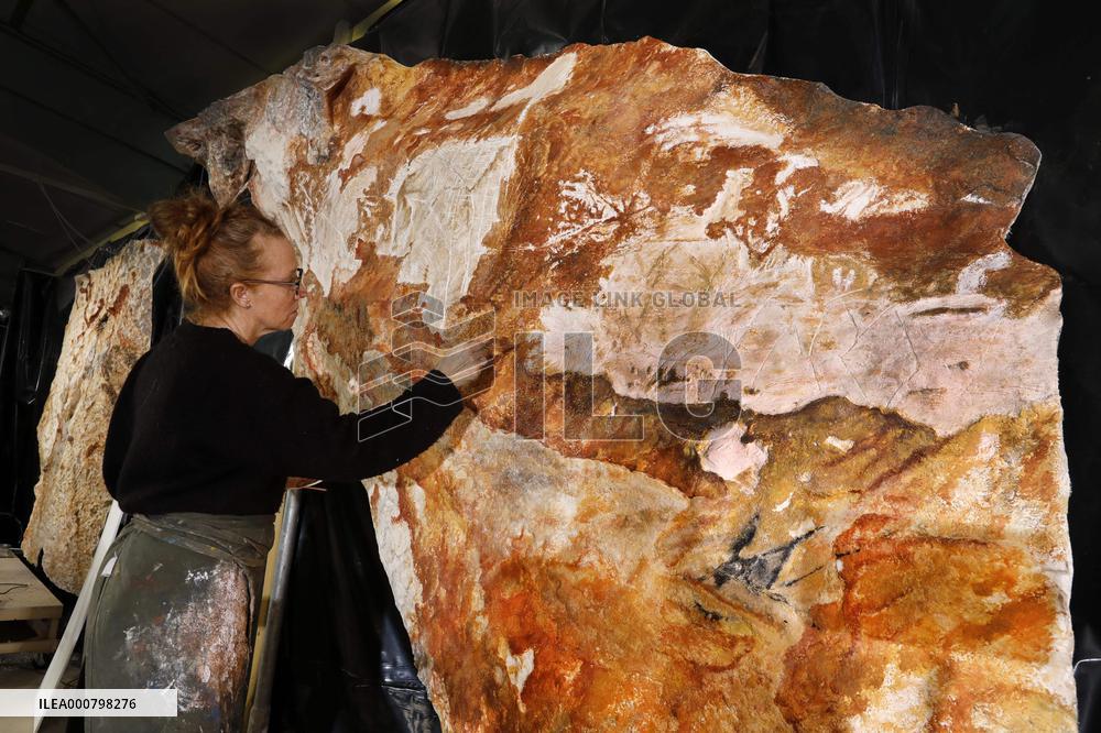 Construction Of Prehistoric Cosquer Cave 2 - Montignac