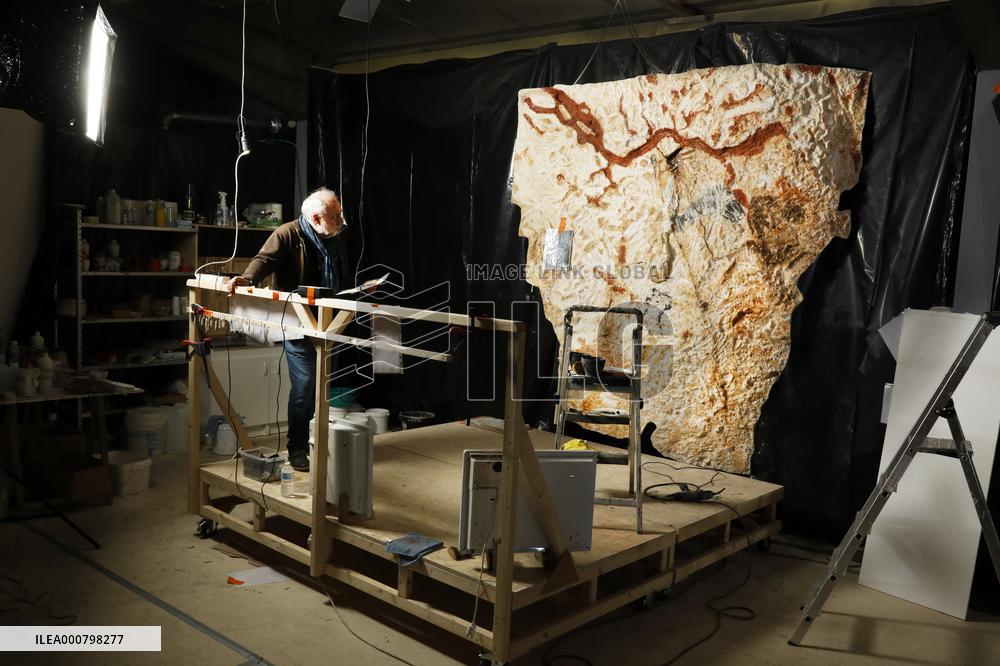 Construction Of Prehistoric Cosquer Cave 2 - Montignac