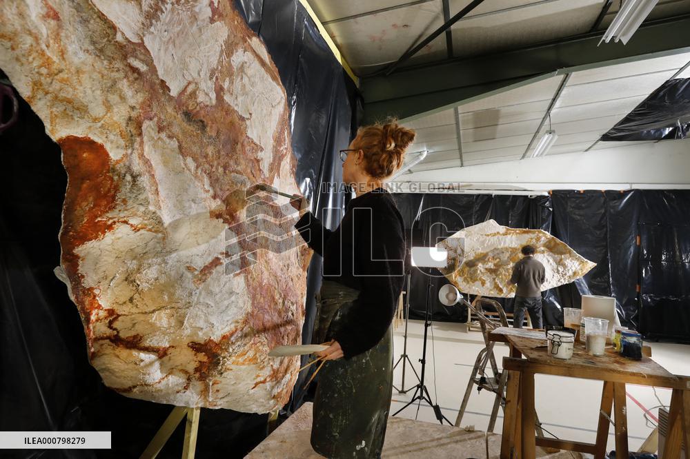Construction Of Prehistoric Cosquer Cave 2 - Montignac