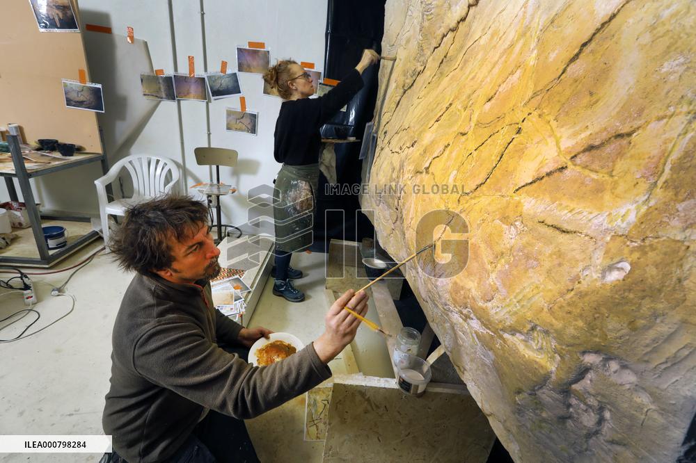 Construction Of Prehistoric Cosquer Cave 2 - Montignac