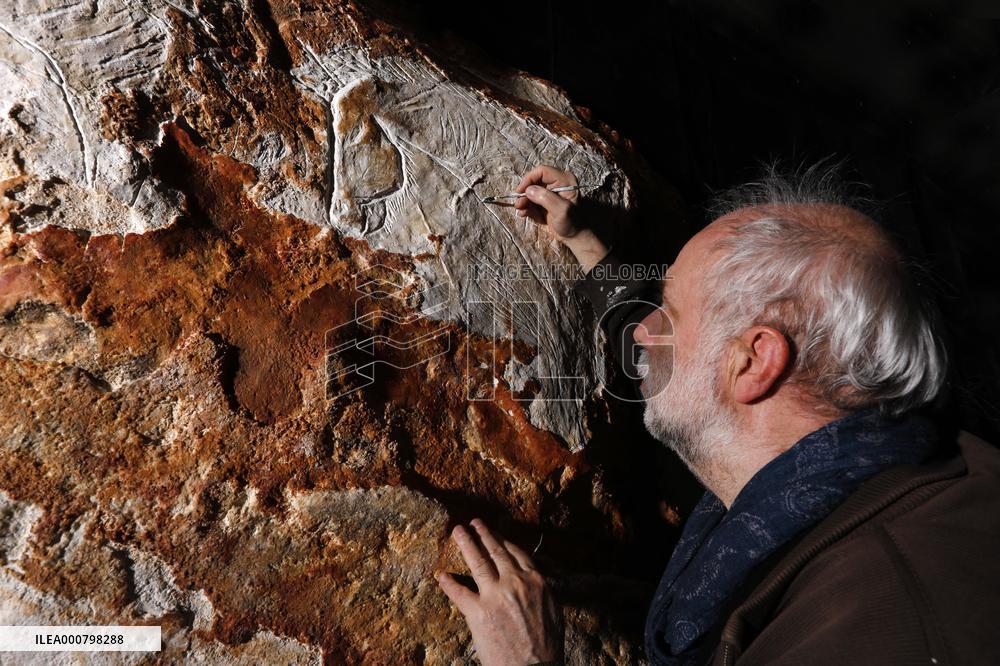 Construction Of Prehistoric Cosquer Cave 2 - Montignac