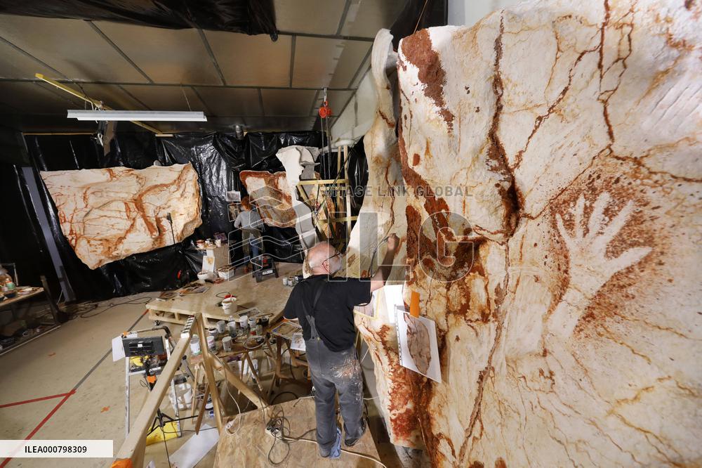 Construction Of Prehistoric Cosquer Cave 2 - Montignac