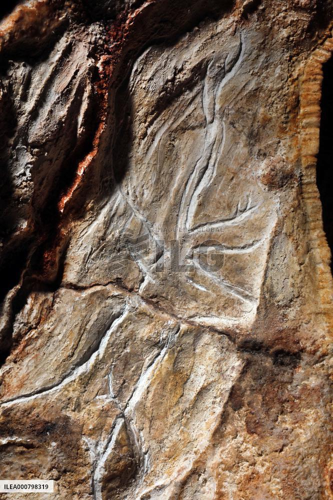 Construction Of Prehistoric Cosquer Cave 2 - Montignac