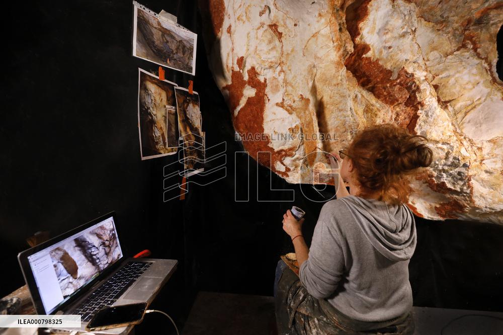 Construction Of Prehistoric Cosquer Cave 2 - Montignac